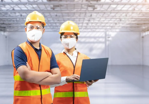 Asiatische Ingenieure Oder Techniker Arbeiten Fabriken — Stockfoto