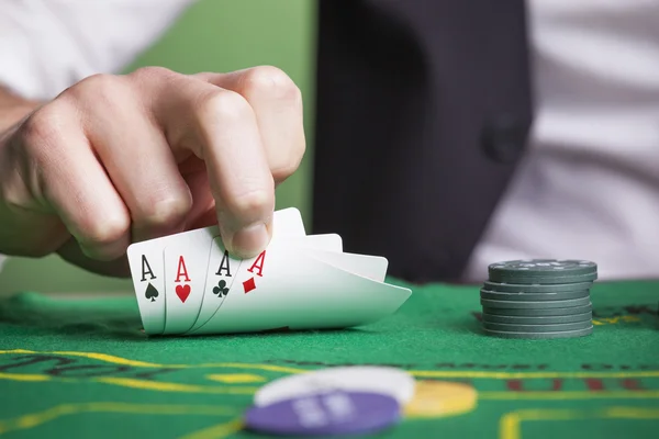 Assi di poker sul tavolo — Foto Stock