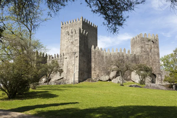 Guimaraes schloss und park - portugal — Stockfoto