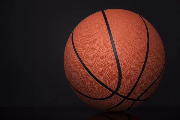 Basketbalový míč, samostatný — Stock fotografie