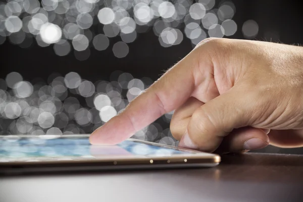 Male hand touching a tablet computer — Stock Photo, Image