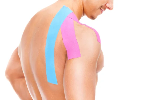 Musculoso hombre con kinesio grabación —  Fotos de Stock