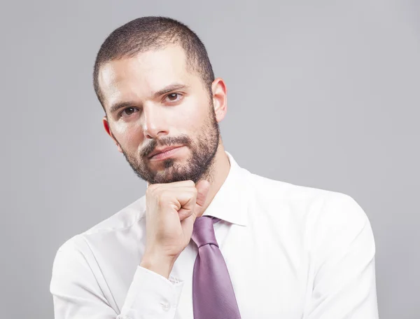 Guapo hombre de negocios en camisa blanca — Foto de Stock