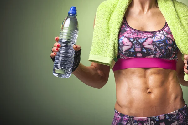 Woman holding bottle of water — Stock Photo, Image