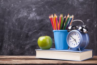 Tebeşir Disiplin Kurulu'na okul malzemeleri