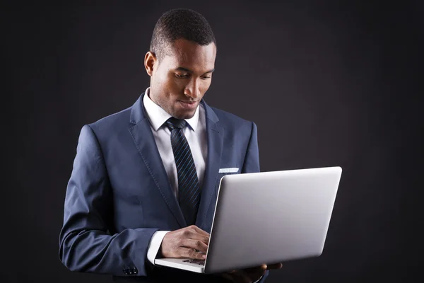 Young business man with laptop — Stock Photo, Image