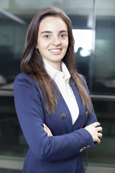 Mulher de negócios com braços cruzados — Fotografia de Stock