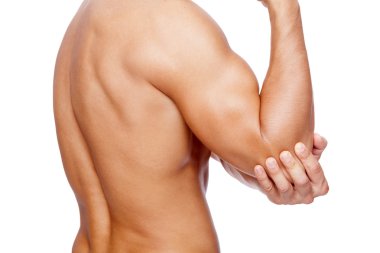 adam beyaz zemin üzerine izole dirseğinden içinde acı çekiyor