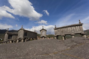 Soajo, Portekiz 'deki antik taş mısır kurutma makineleri.