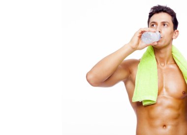 adam içki şişe su