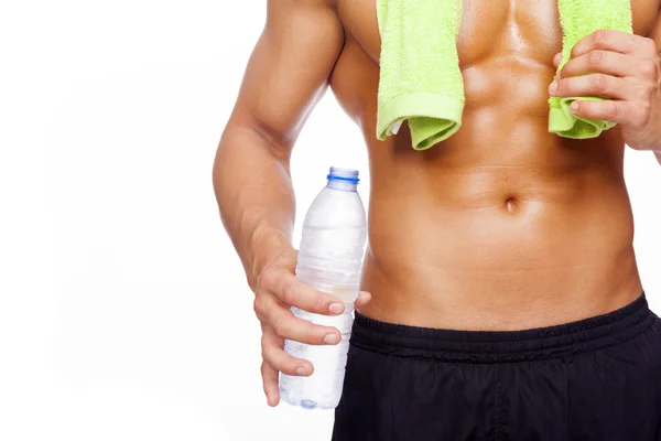 Uomo in possesso di bottiglia d'acqua — Foto Stock