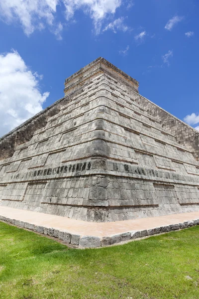 Forntida maya pyramid — Stockfoto