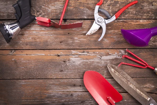 Herramientas sobre fondo de madera — Foto de Stock