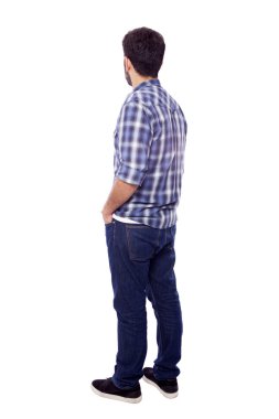 Beyaz arka plan üzerinde izole genç casual adam arkadan görünüm