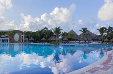 Otelde yüzme havuzu