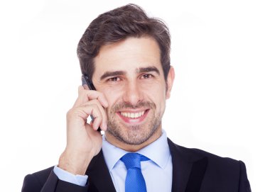 İş adamı telefonda konuşuyor.