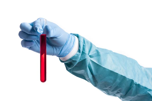 Scienziato in possesso di campione di sangue — Foto Stock