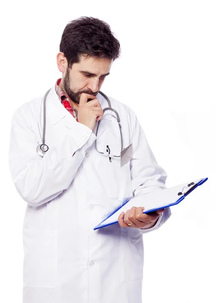 Pensivo jovem médico olhando para a área de transferência — Fotografia de Stock