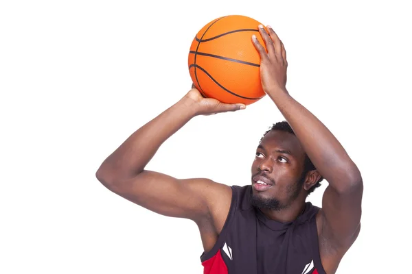 Jugador de baloncesto lanzando la pelota — Foto de Stock