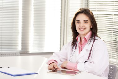 Kadın doktor tablet PC