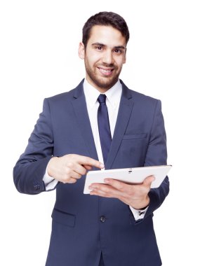 Tablet bilgisayarınızla ayakta iş adamı