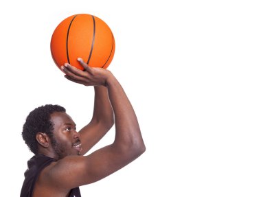 Topu olan basketbol oyuncusu