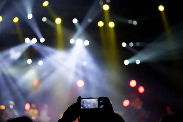 People taking photos at music festival — Stock Photo, Image