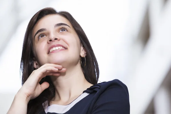 Business woman looking up — Stock Photo, Image