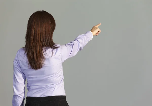 Dedo acusador de la mujer de negocios — Stockfoto