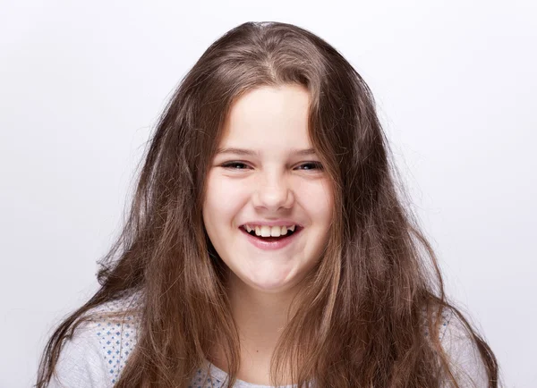 Retrato de uma adolescente rindo — Fotografia de Stock