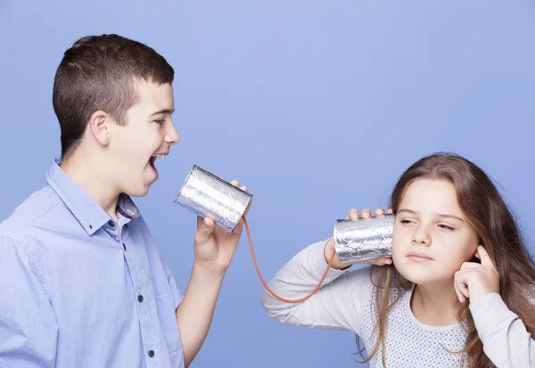 Kids playing with a cans as a telephone — Stok fotoğraf