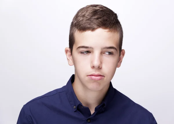 Adolescente menino olhar triste — Fotografia de Stock