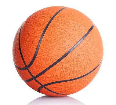 Basketbol beyaz arka planda izole edilmiş
