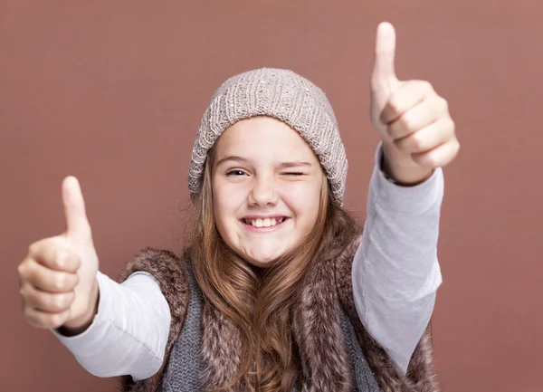 Portrait of a beautiful girl showing thumbs — Stock Photo, Image