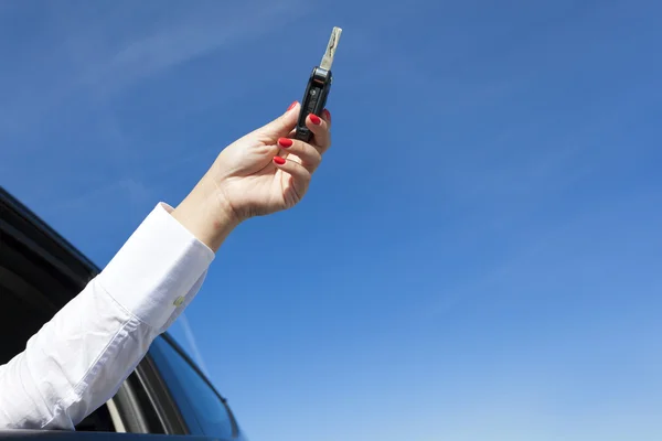 Woman hand holding car key — Stock Photo, Image