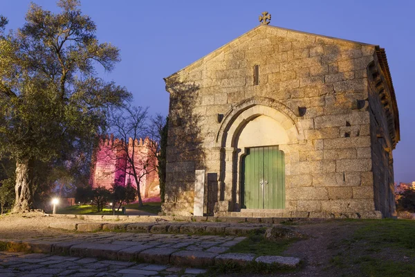 Sao Miguel chapel and Guimaraes castle — Stock Photo, Image