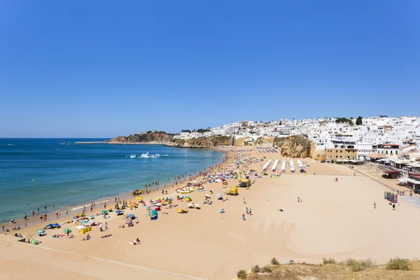 Hermosa playa de en Albufeira, Portugal — Foto de Stock