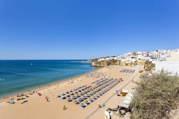 Hermosa playa de en Albufeira, Portugal — Foto de Stock