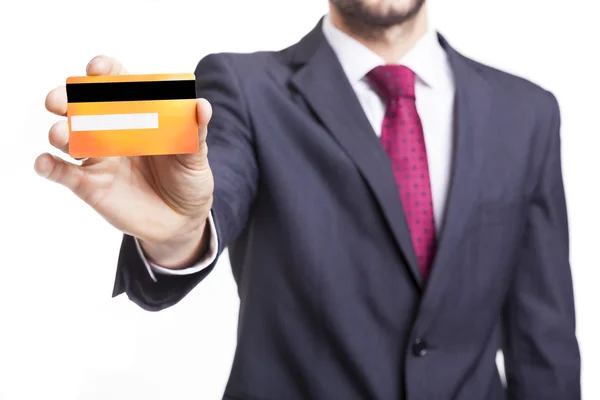 Empresário mostrando cartão de crédito — Fotografia de Stock
