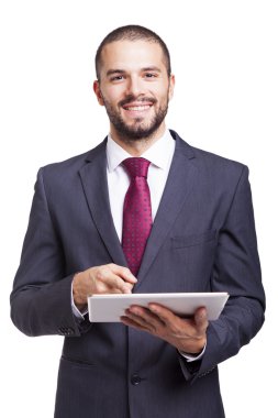 Dijital tablet ile mutlu gülümseyen iş adamı