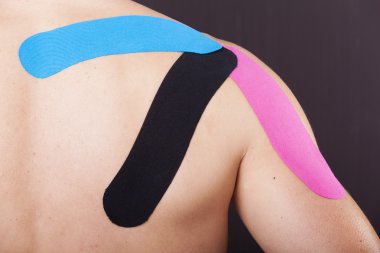 Kinesiotaping omuz kas adam