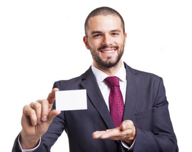 İş kartı gösteren gülümseyen iş adamı