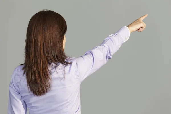 Dedo acusador de la mujer de negocios — Stockfoto