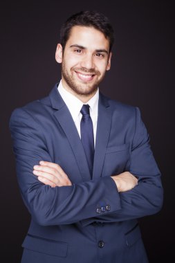 mutlu genç gülümseyen iş adamı