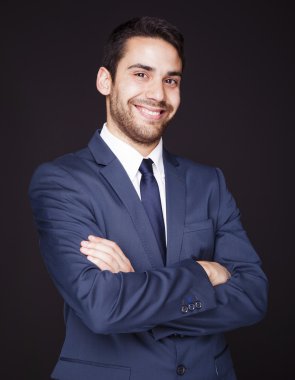 mutlu genç gülümseyen iş adamı