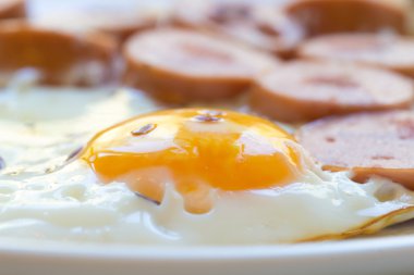 Yumurta, doyurucu kahvaltı sosis