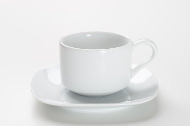 Boş kahve Kupası beyaz zemin üzerine