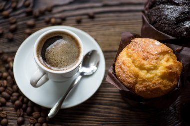Çip muffin ile klasik tarzı espresso shot