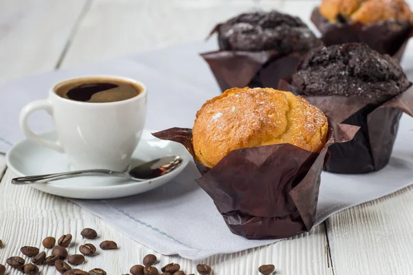 Classic style espresso shot with chip muffin — Stock Photo, Image