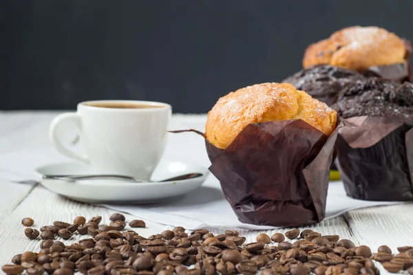Espresso estilo clássico tiro com muffin chip — Fotografia de Stock